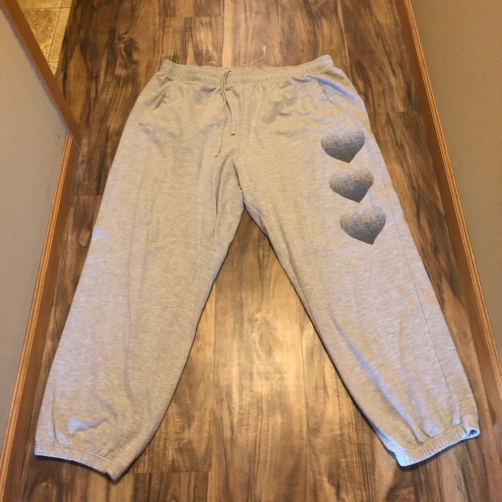 Heart 🖤 sweatpants